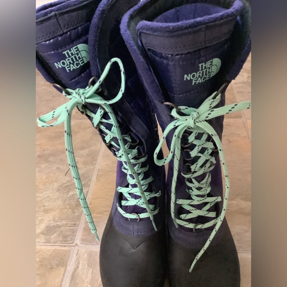 The North Face ThermoBall Utility Boots
Rain proof Size 6 Deep purple Like New!